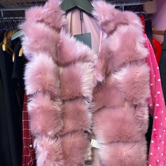 Pink fuzzy vest - Picture 1 of 3